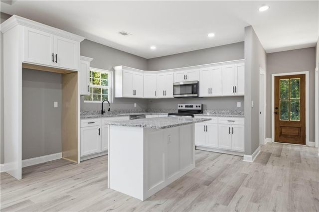171 N Dale Avenue, Calhoun, GA 30701