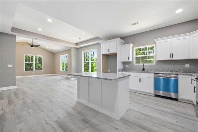 171 N Dale Avenue, Calhoun, GA 30701