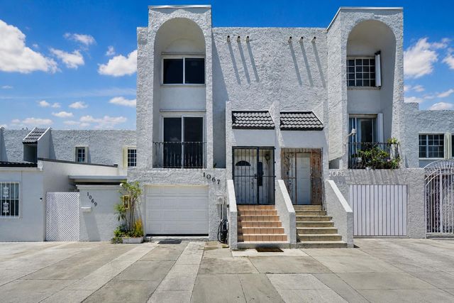 1067 W 43rd Place 68, Hialeah, FL 33012