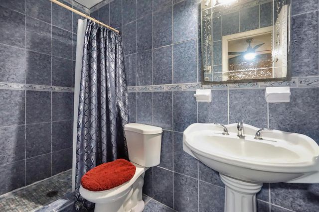 1067 W 43rd Place 68, Hialeah, FL 33012