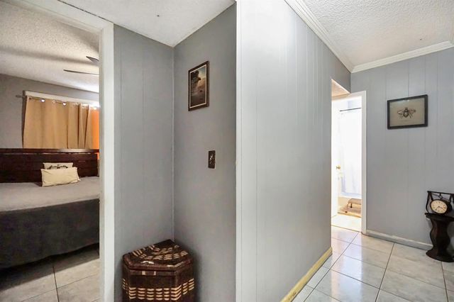 1067 W 43rd Place 68, Hialeah, FL 33012