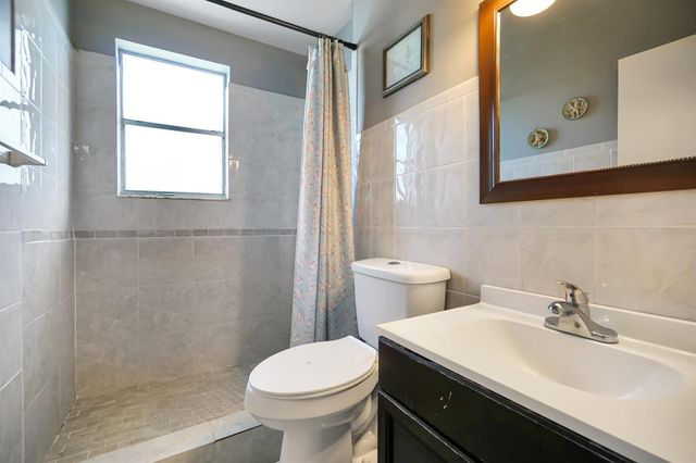 1067 W 43rd Place 68, Hialeah, FL 33012