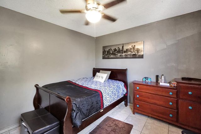 1067 W 43rd Place 68, Hialeah, FL 33012