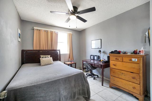 1067 W 43rd Place 68, Hialeah, FL 33012