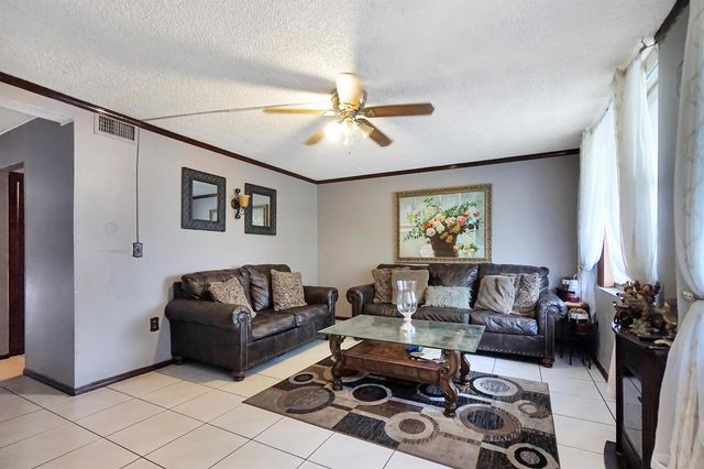 1067 W 43rd Place 68, Hialeah, FL 33012