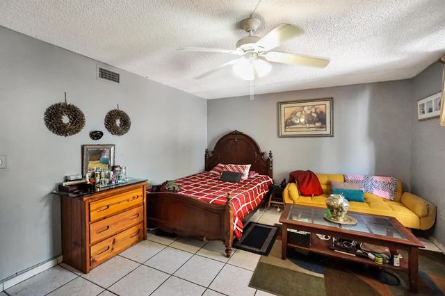 1067 W 43rd Place 68, Hialeah, FL 33012