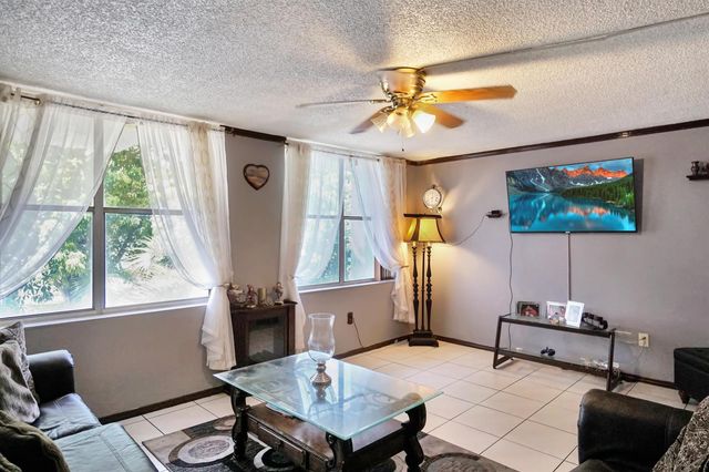 1067 W 43rd Place 68, Hialeah, FL 33012