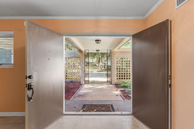 19 Old Ferry Road, Shalimar, FL 32579