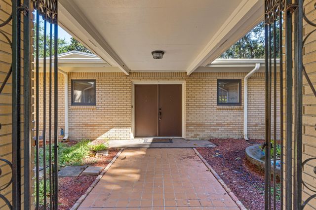 19 Old Ferry Road, Shalimar, FL 32579