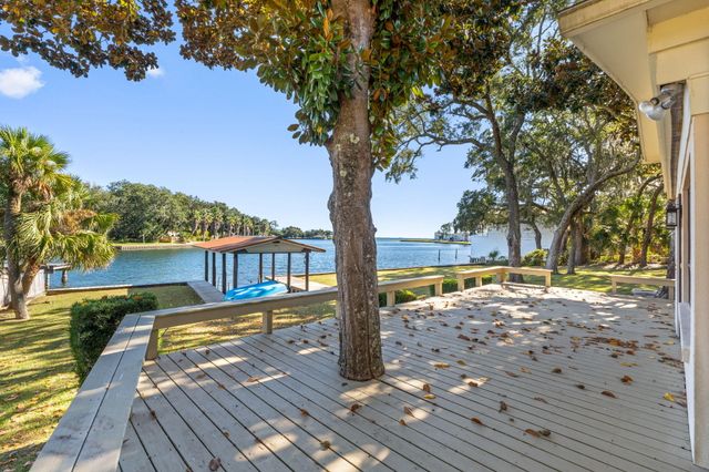 19 Old Ferry Road, Shalimar, FL 32579