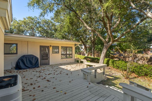 19 Old Ferry Road, Shalimar, FL 32579