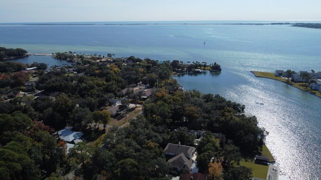 19 Old Ferry Road, Shalimar, FL 32579