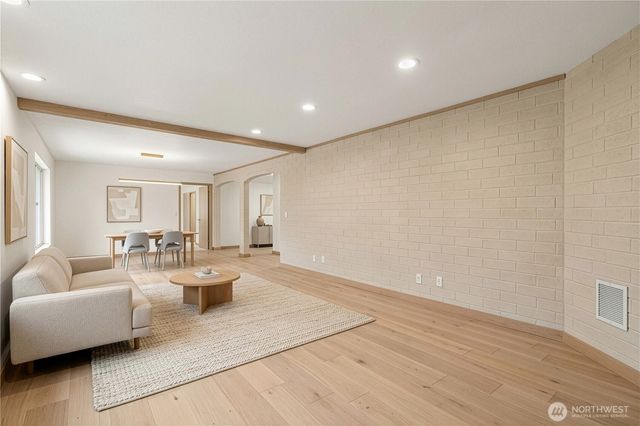 16058 36th Avenue NE, Lake Forest Park, WA 98155