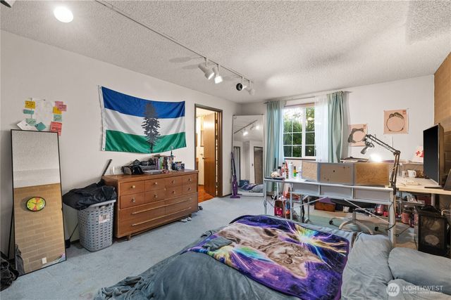 16058 36th Avenue NE, Lake Forest Park, WA 98155