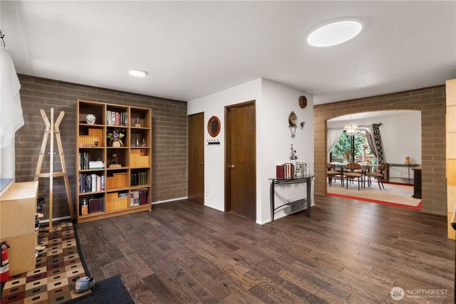16058 36th Avenue NE, Lake Forest Park, WA 98155