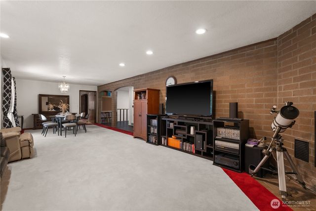 16058 36th Avenue NE, Lake Forest Park, WA 98155