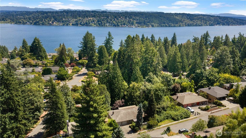 16058 36th Avenue NE, Lake Forest Park, WA 98155