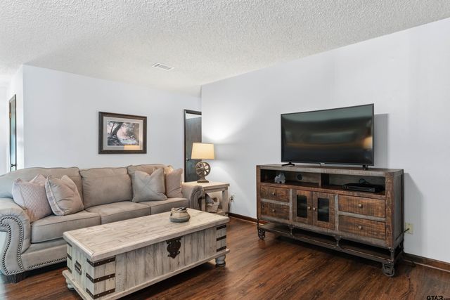1137 Old Hwy 80, Hallsville, TX 75650