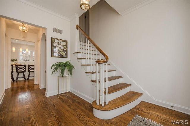 11 Middlesex Drive, Brentwood, MO 63144