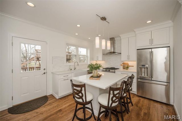 11 Middlesex Drive, Brentwood, MO 63144