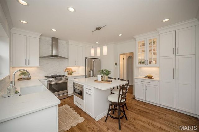 11 Middlesex Drive, Brentwood, MO 63144