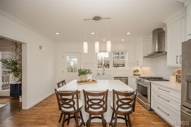 11 Middlesex Drive, Brentwood, MO 63144