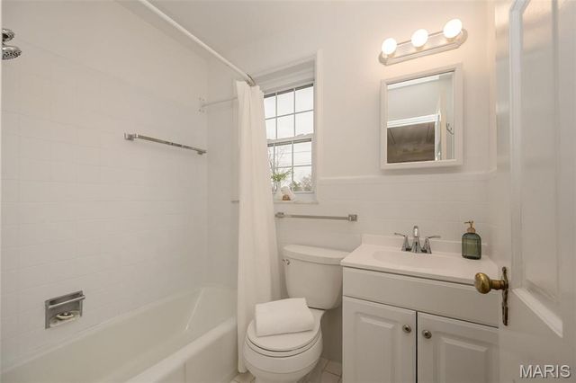 11 Middlesex Drive, Brentwood, MO 63144