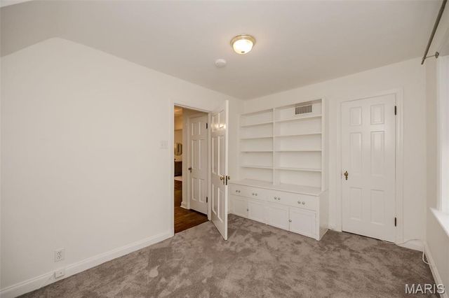 11 Middlesex Drive, Brentwood, MO 63144