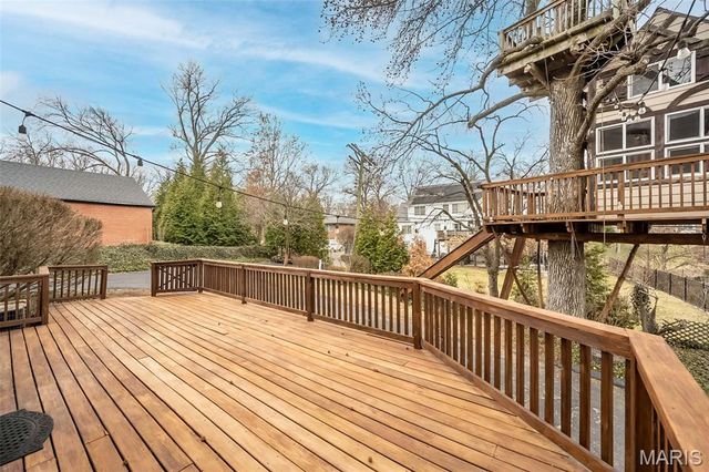 11 Middlesex Drive, Brentwood, MO 63144