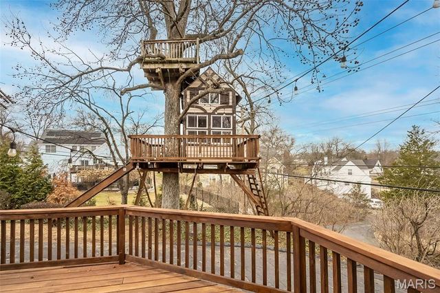 11 Middlesex Drive, Brentwood, MO 63144