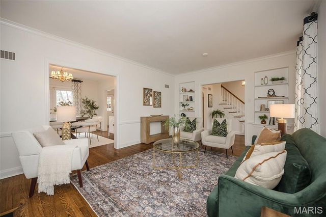 11 Middlesex Drive, Brentwood, MO 63144