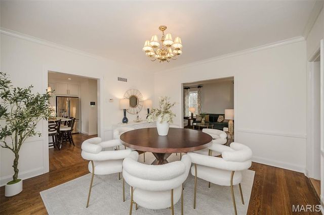 11 Middlesex Drive, Brentwood, MO 63144