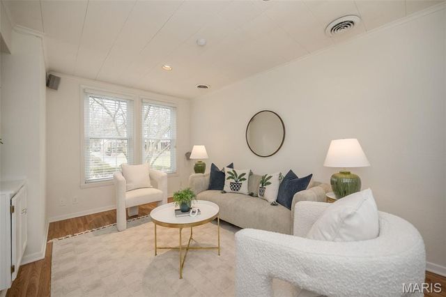 11 Middlesex Drive, Brentwood, MO 63144