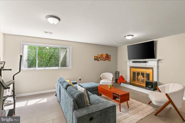 7213 EVANSTON RD, Springfield, VA 22150