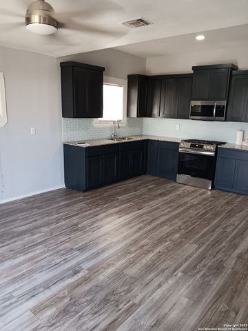 245 Pendleton, San Antonio, TX 78204