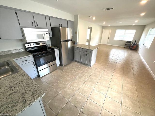 610 SE 13th CT A, Cape Coral, FL 33990