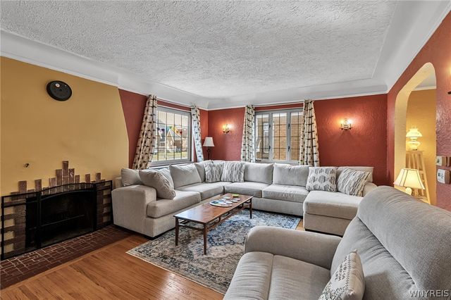 28 Woodward Avenue, Tonawanda, NY 14217