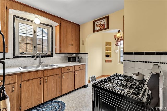 28 Woodward Avenue, Tonawanda, NY 14217