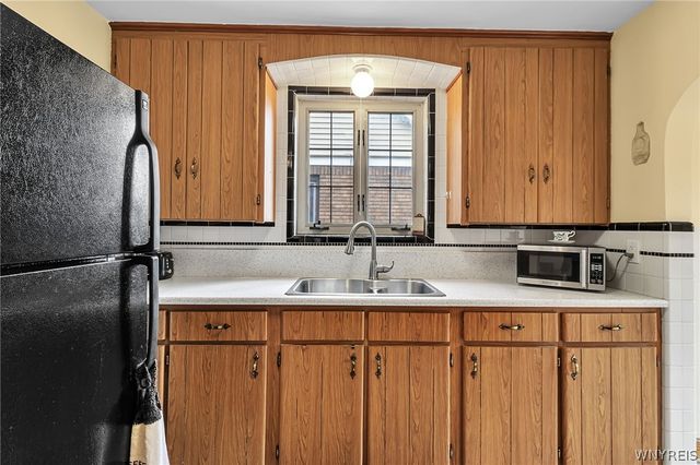 28 Woodward Avenue, Tonawanda, NY 14217