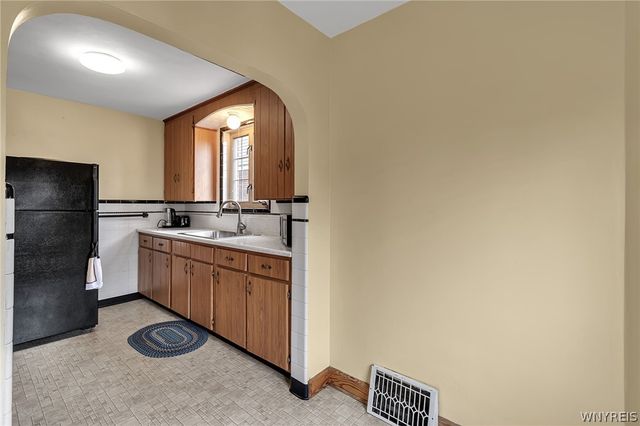 28 Woodward Avenue, Tonawanda, NY 14217