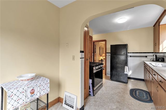 28 Woodward Avenue, Tonawanda, NY 14217