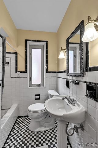 28 Woodward Avenue, Tonawanda, NY 14217