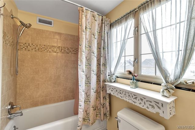 28 Woodward Avenue, Tonawanda, NY 14217