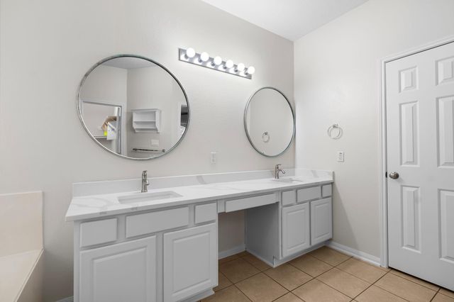 34 Drifting Shadows Circle, The Woodlands, TX 77385