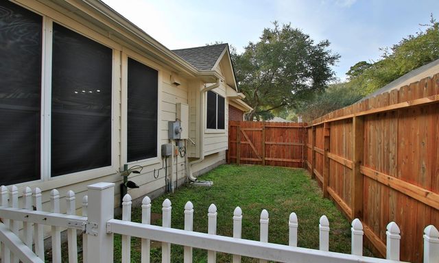 34 Drifting Shadows Circle, The Woodlands, TX 77385