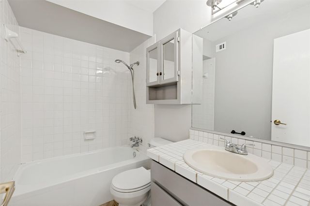 6910 Hart LN 414, Austin, TX 78731