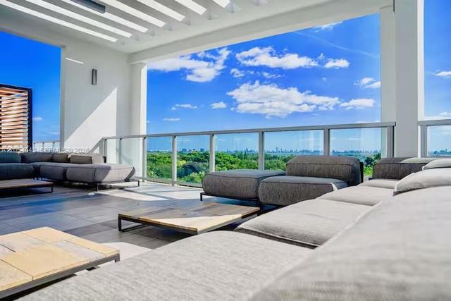 3900 Biscayne Blvd S-216, Miami, FL 33137