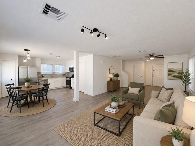 10030 Farrell Drive, Houston, TX 77070