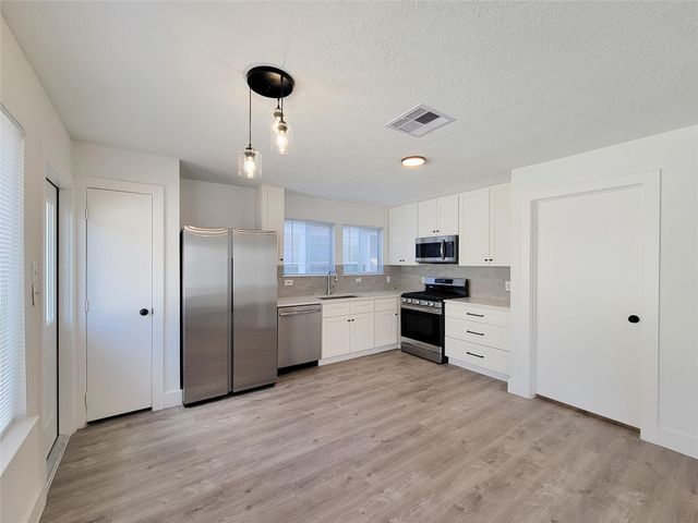 10030 Farrell Drive, Houston, TX 77070