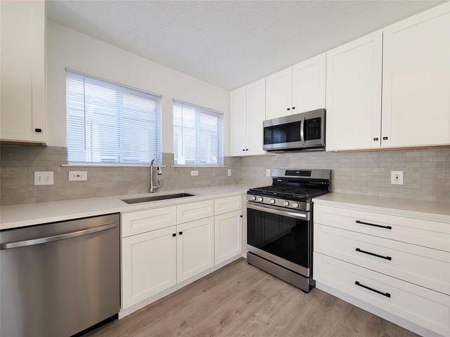 10030 Farrell Drive, Houston, TX 77070